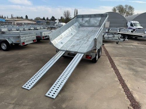 Electric dump trailer tipping - dump,
